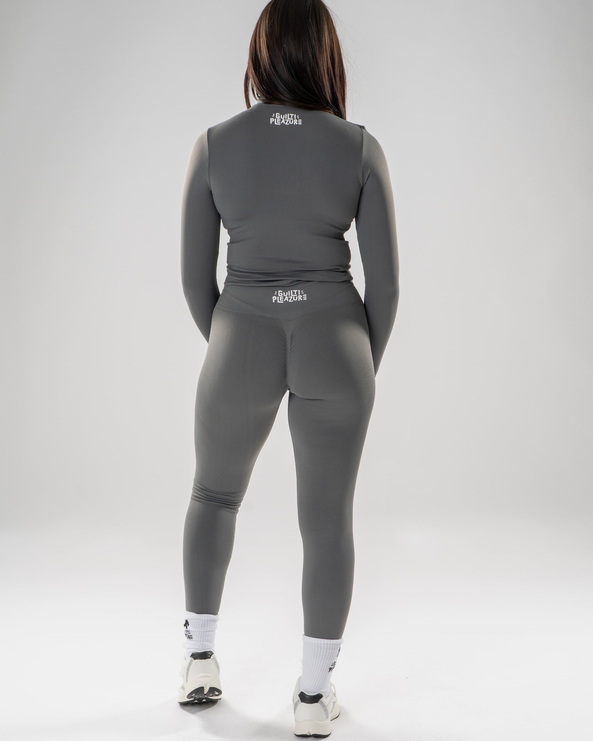 Model wears small