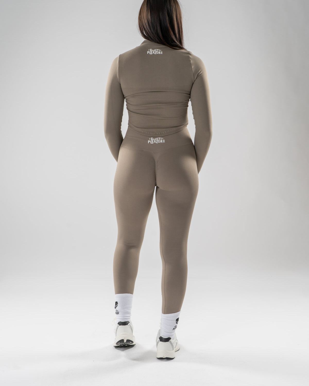 Model wears small