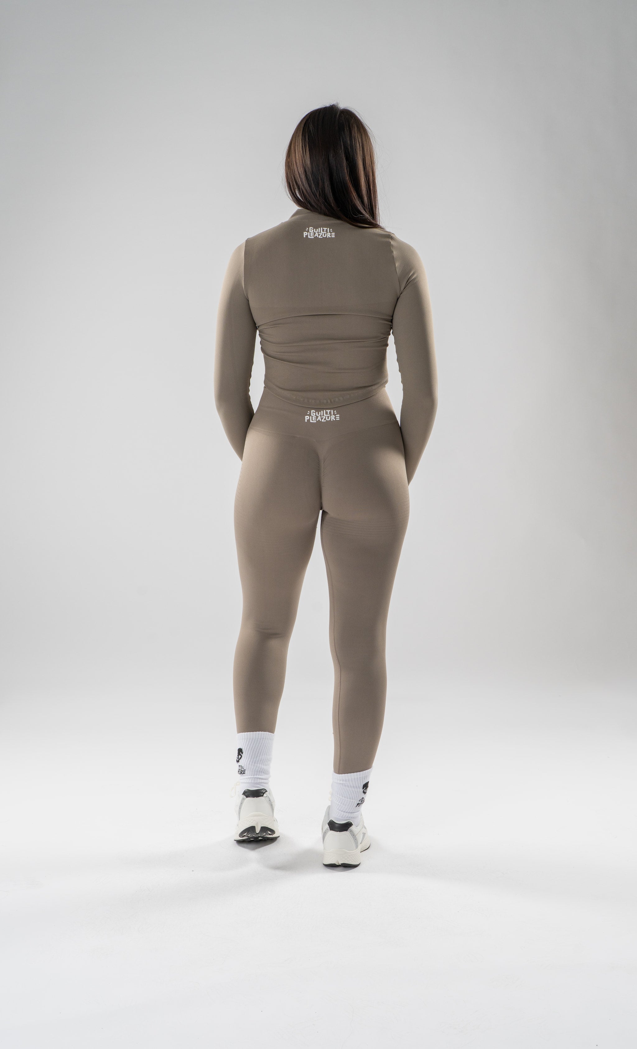 Model wears small