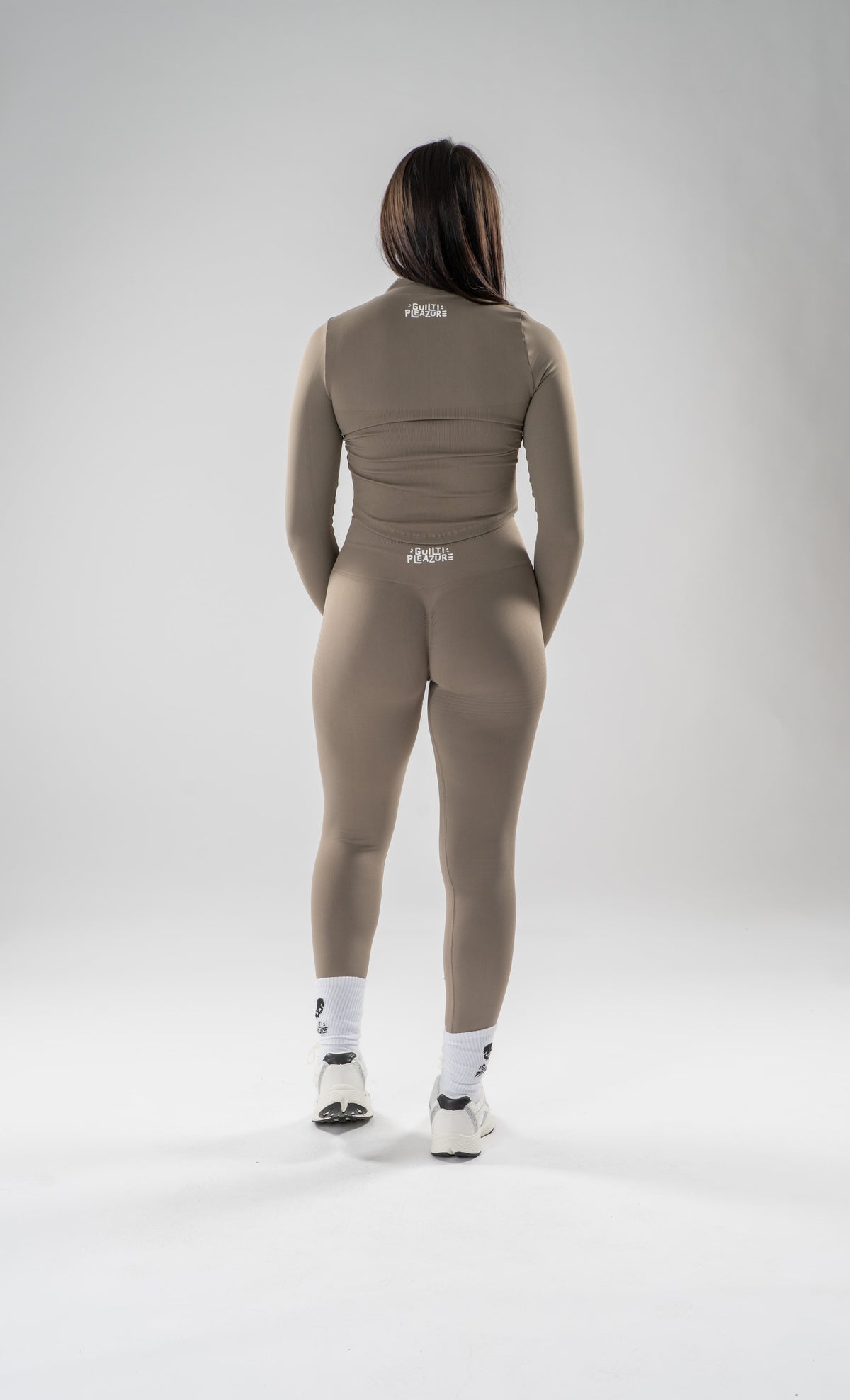 Model wears small